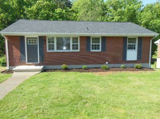 617 Hemlock Rd, Salem, VA 24153