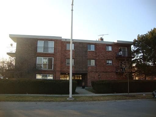 1st image of 5540 W 103rd St APT 2A