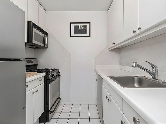 4th image of 106 Central Park S APT 7O