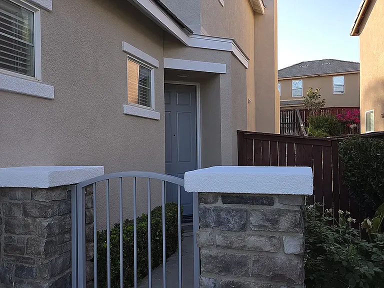 3920 Bluff St — Photo 2