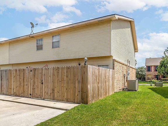 3rd image of 217 Greenbriar Dr