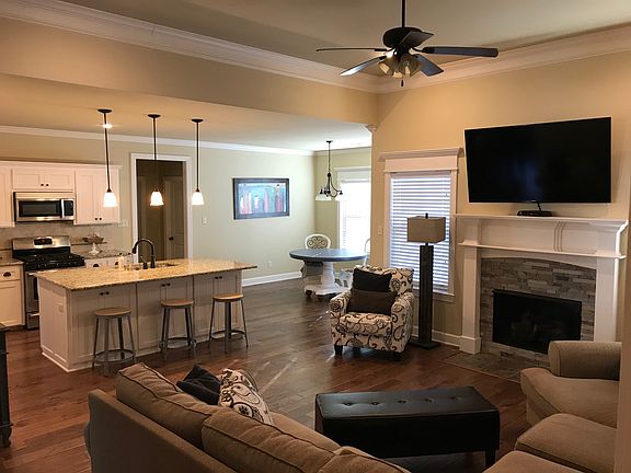 3rd image of 3709 Grand Oaks Dr