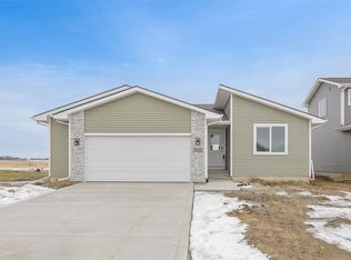 513 Fireside Dr NW, Bondurant, IA 50035