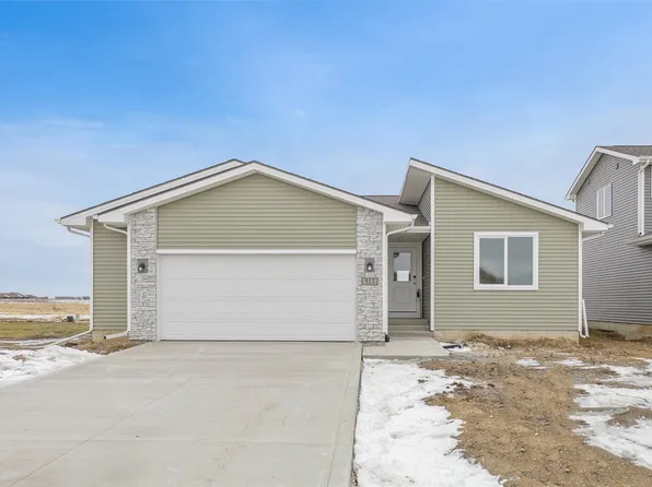 513 Fireside Dr NW, Bondurant, IA 50035