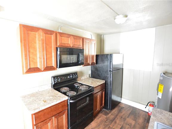 4th image of 915 E Palmetto St #10