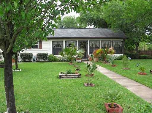 2nd image of 725 Garden Acres Blvd