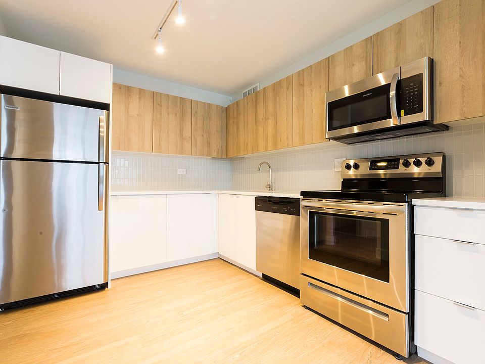 2nd image of 211 E Ohio St #211-2503