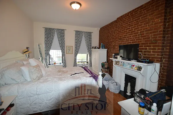 Rented by City Stop Realty | media 4
