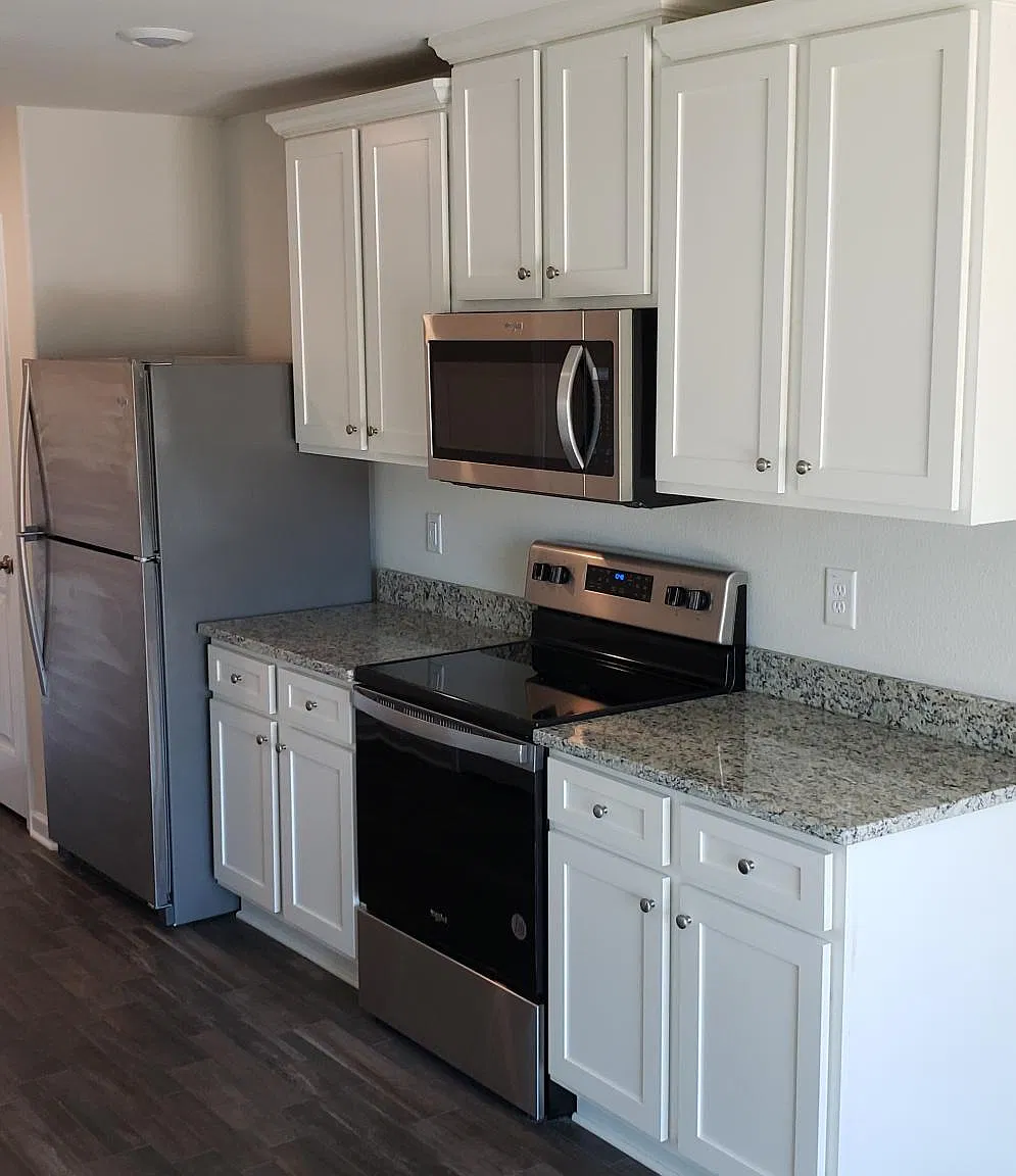 3 bed, 2.5 bath, 1915 sqft, $1,995 — Photo 3