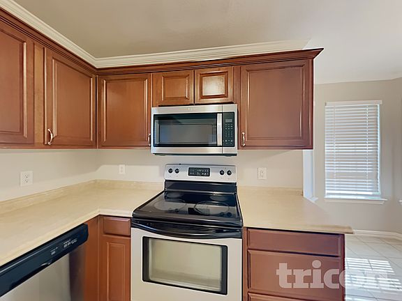 5th image of 310 Southlake Dr