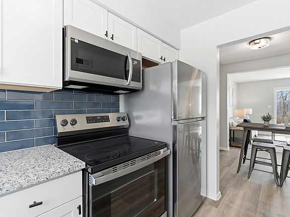 5th image of 2375 Woodbrook Cir N #128
