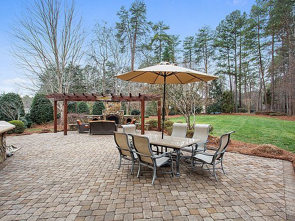 Pergola & Outdoor Fireplace