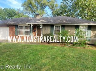127 S Queen Ridge Dr, Independence, MO 64050