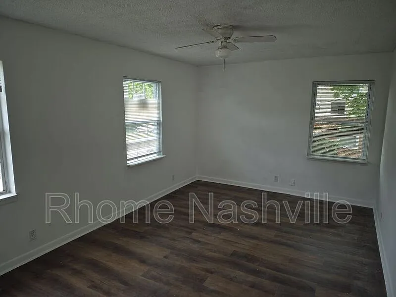 2 bed, 1.5 bath, 1060 sqft, $1,165 — Photo 3