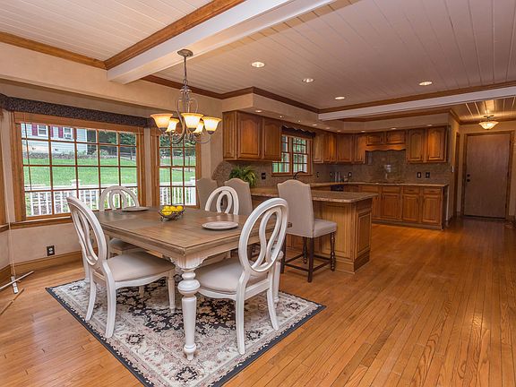 5th image of 7112 Bloomsbury Ln