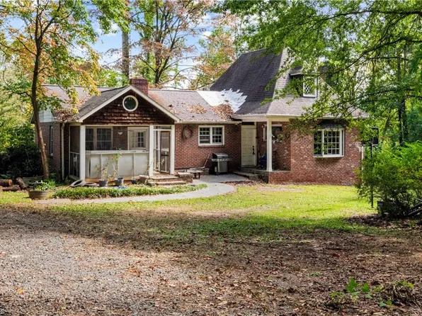 2381 Bethabara Rd, Winston Salem, NC 27106