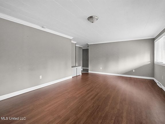 4th image of 511 Pinecrest Cir