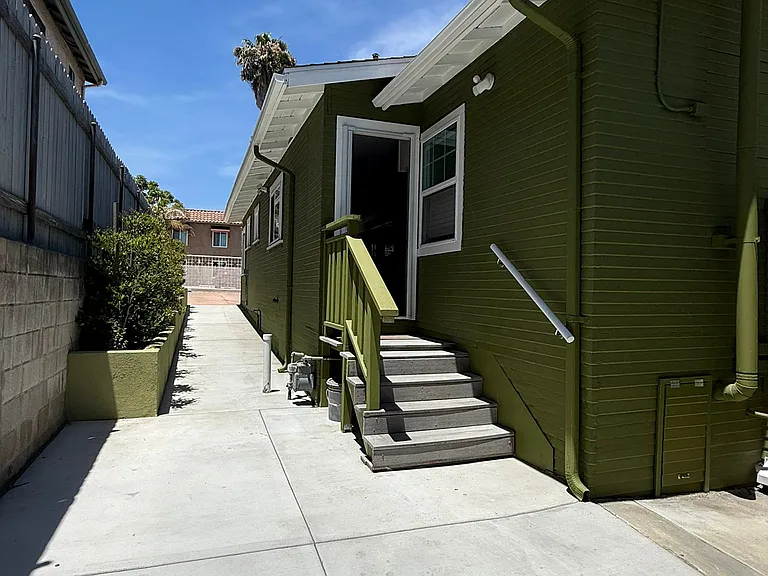 4383 Van Dyke Ave — Photo 12