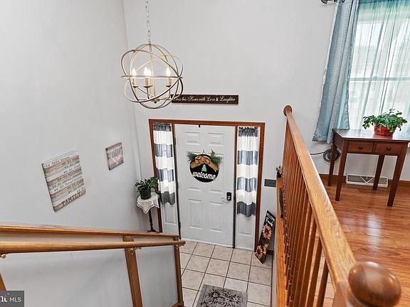 4th image of 102 Independence Dr