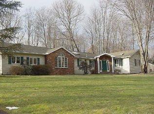 27 Redcoat Rd, Norwalk, CT 06850
