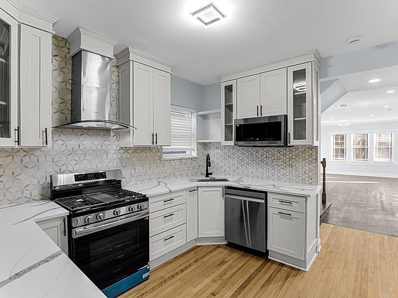 2nd image of 4938 W Wrightwood Ave