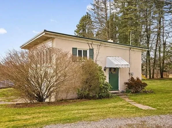 696 Perry Hwy #B, Harmony, PA 16037