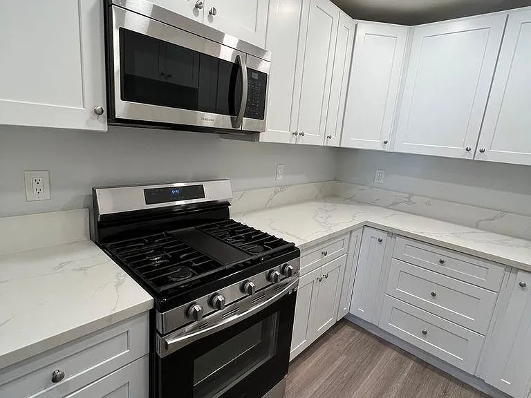 333 Lansing Cir #D — Photo 3