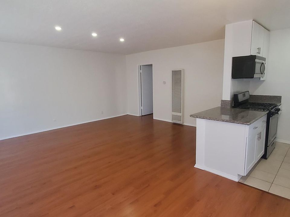 1st image of 3759 Bagley Ave APT 4
