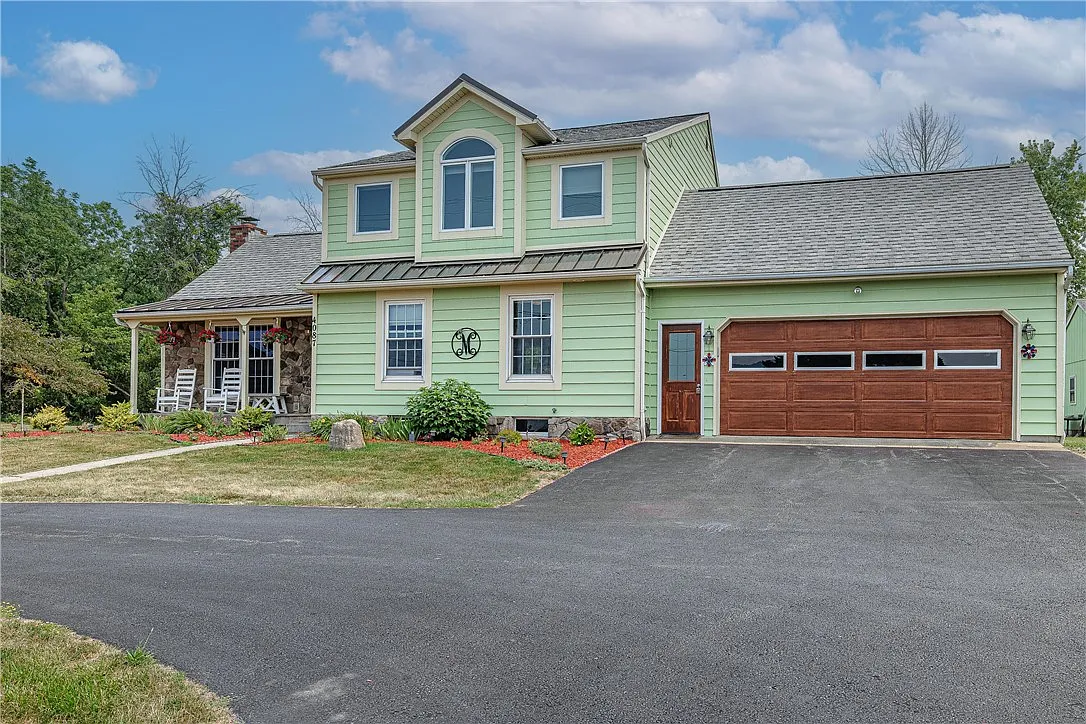 4 bed, 3.5 bath, 2058 sqft, $2,500 — Photo 1