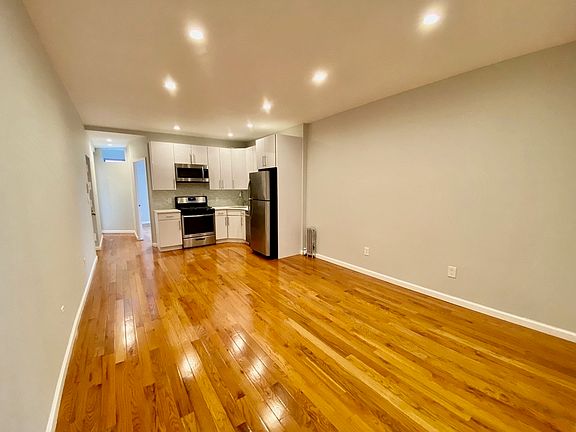 3rd image of 284 Driggs Ave APT 3R