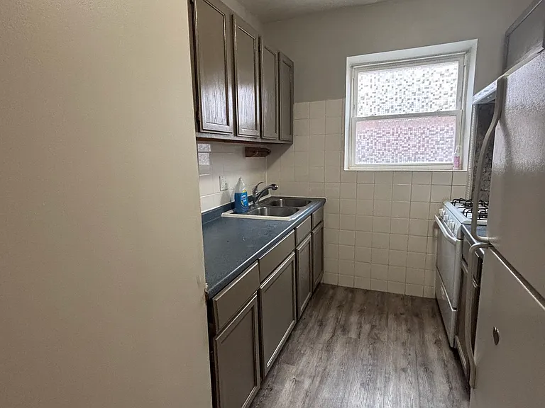 3637 Chippewa St #2E — Photo 8