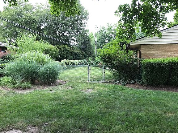 Left gate to back yard