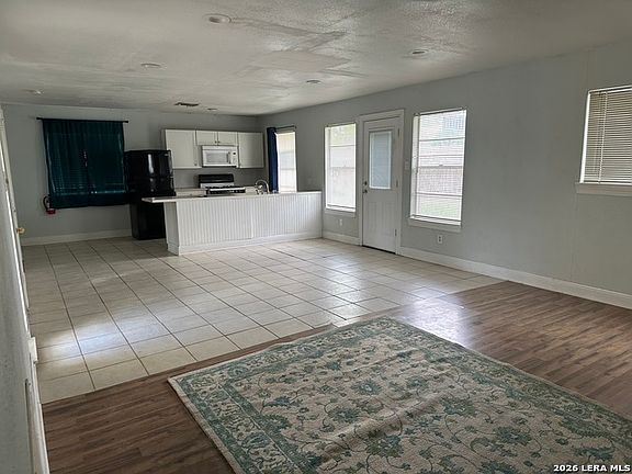 2nd image of 4911 Longfellow Blvd
