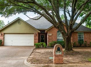 6210 Kingswood Dr, Arlington, TX 76001