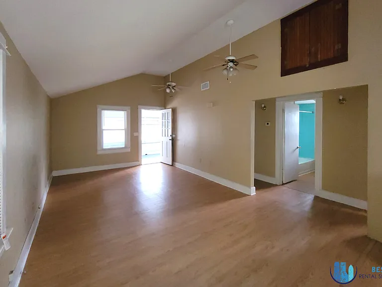 2441 E Magnolia St — Photo 4