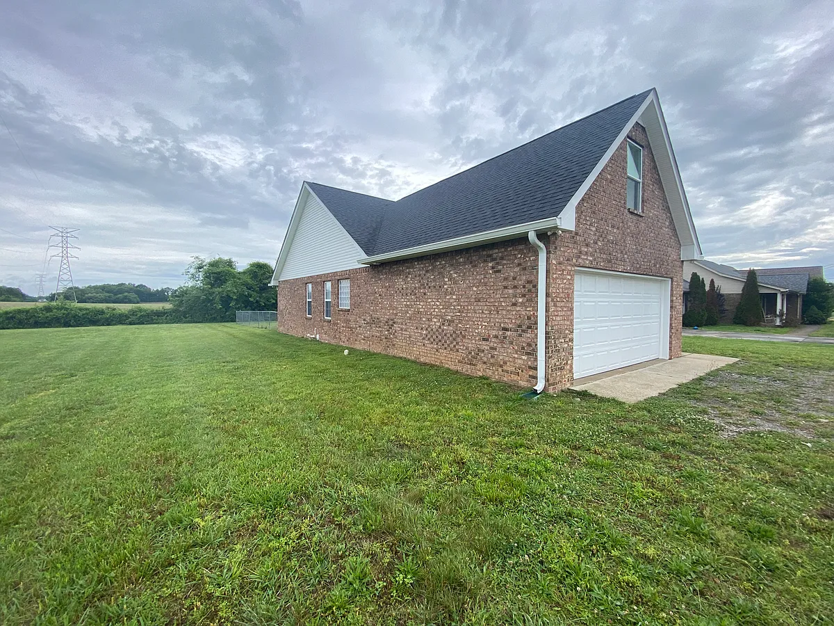 Side of the house - 2909 Ridgewood Dr