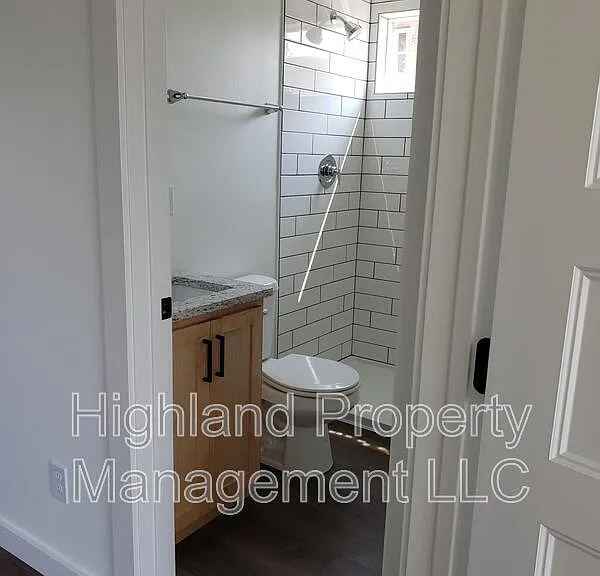 902 NE Colorado St #301 — Photo 3