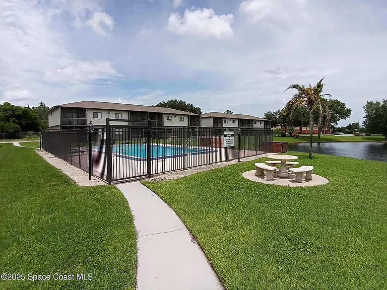 1800 University Ln #106 — Photo 22