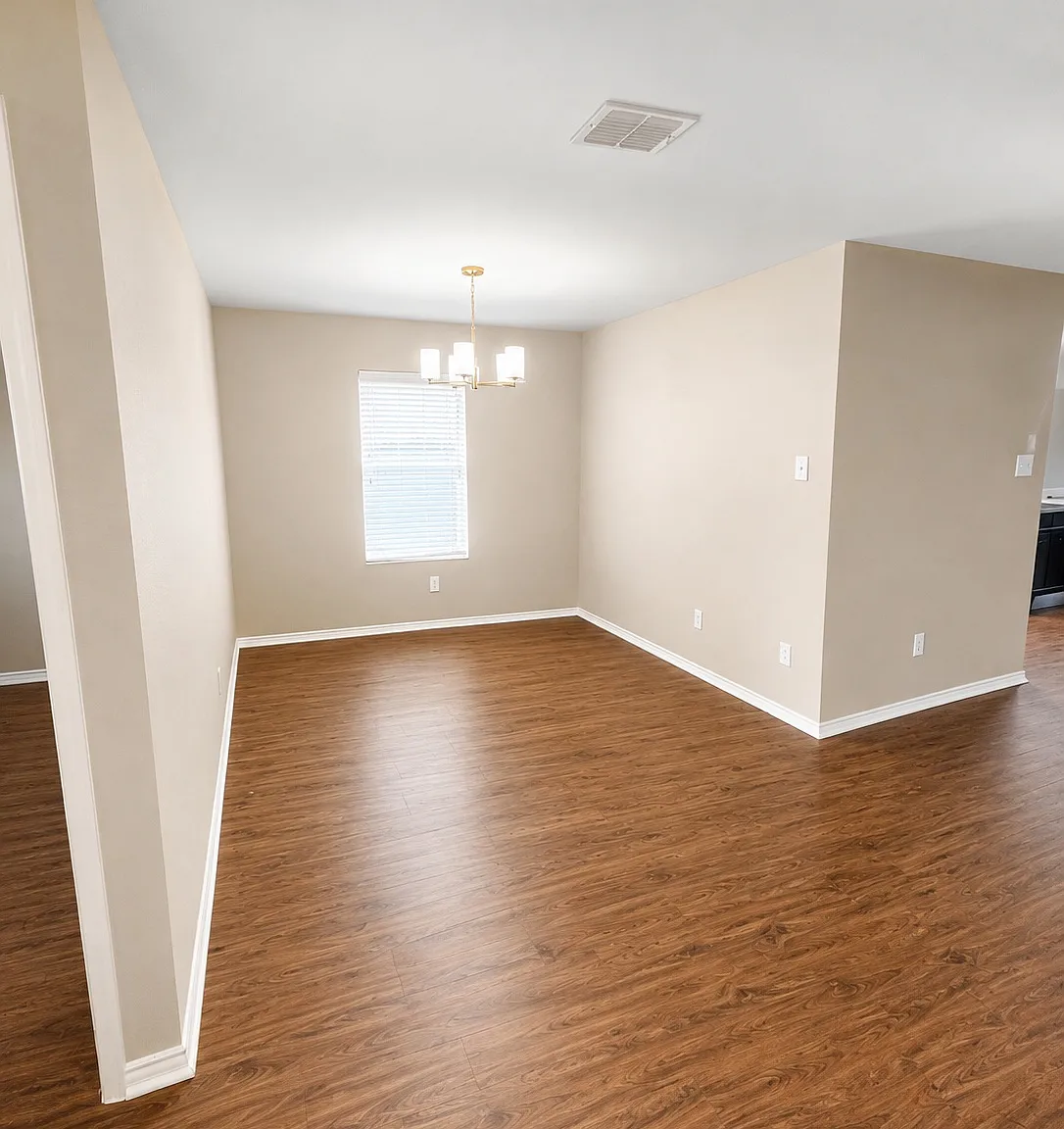 4 bed, 1968 sqft, $2,395 — Photo 2