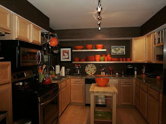 2nd image of 836 Westmount Dr #B