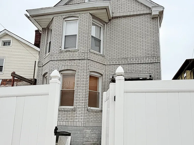 Cedar Ave — Photo 1