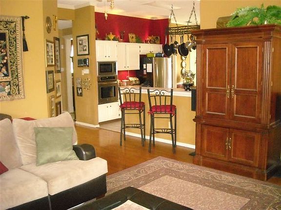 4th image of 1920 Smith Dr