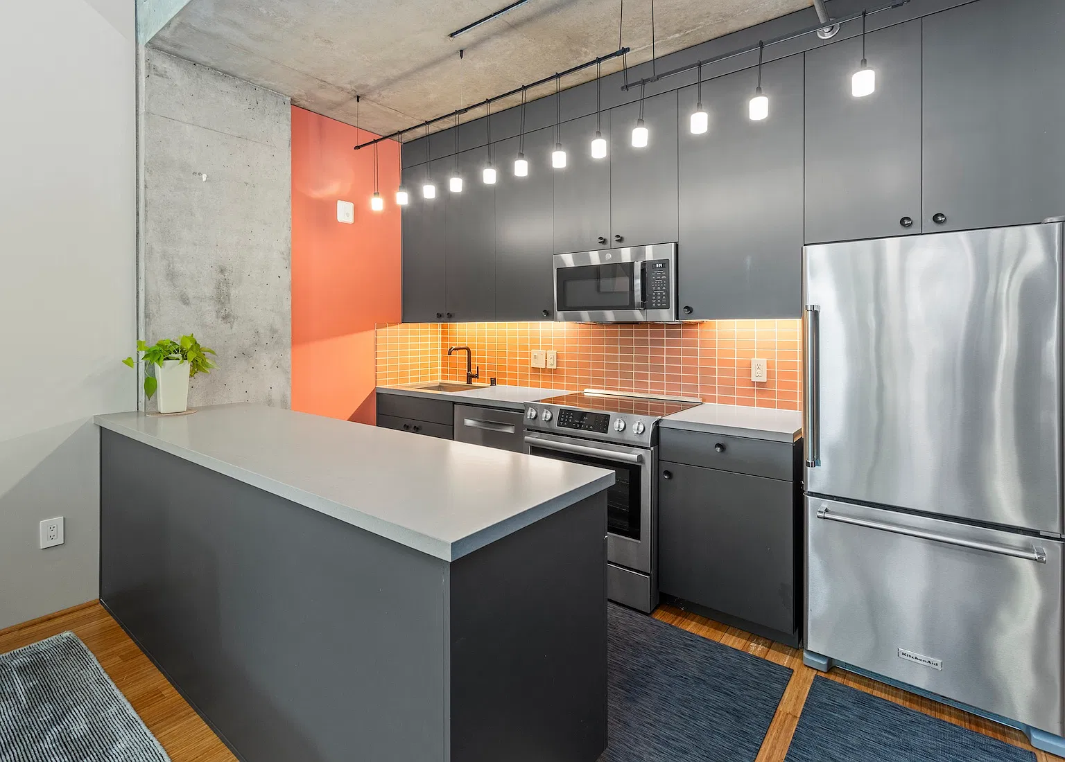 1 bed, 1.5 bath, 740 sqft, $5,495 — Photo 3