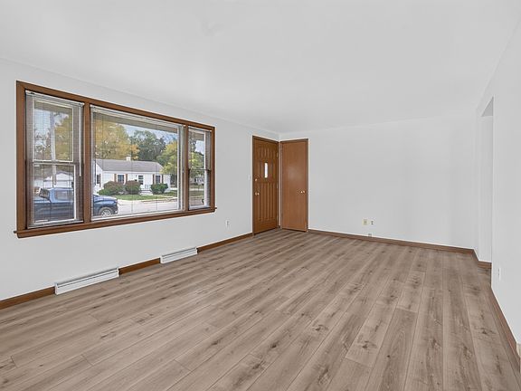 3rd image of 1198 Langlade Ave