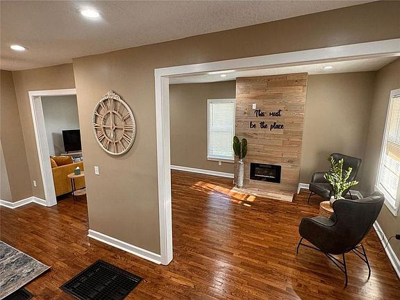 3rd image of 2205 Prospect Ave