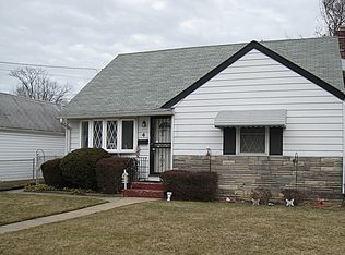 4 Audrey Ave, Plainview, NY 11803