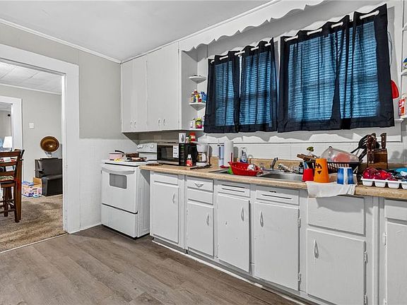 4th image of 2157 Dickens St