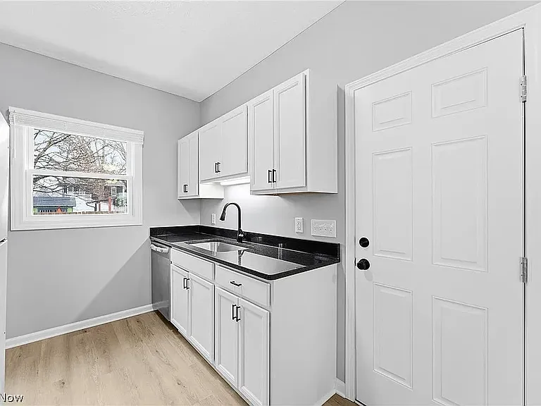 1537 Lakewood Ave — Photo 7