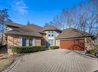 556 Rivershire Pl, Lincolnshire, IL 60069