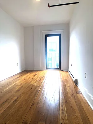 Rented by Kew Forest Realty Inc | media 41